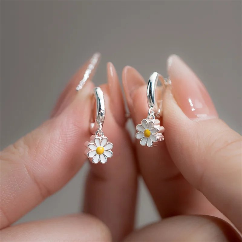 Fleepmart Exquisite Small Daisy Flower Drop Earring for Women Fashion Charm Minimalist Sunflower Earrings Summer Jewelry Gifts Fleepmart Exquisite Small Daisy Flower Drop Earring for Women Fashion Charm Minimalist Sunflower Earrings Summer Jewelry Gifts