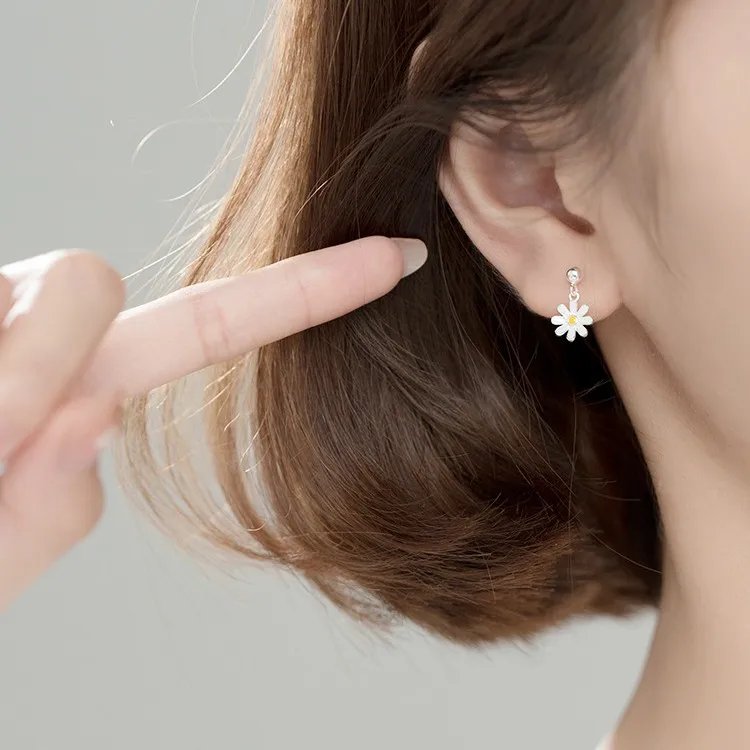 Fleepmart Exquisite Small Daisy Flower Drop Earring for Women Fashion Charm Minimalist Sunflower Earrings Summer Jewelry Gifts Fleepmart Exquisite Small Daisy Flower Drop Earring for Women Fashion Charm Minimalist Sunflower Earrings Summer Jewelry Gifts