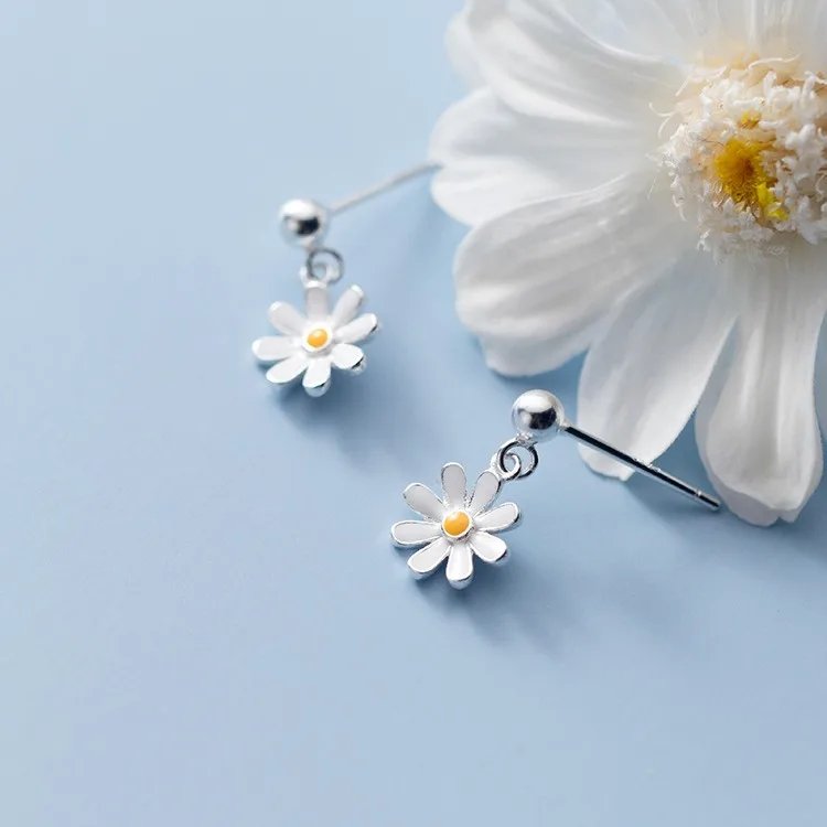 Fleepmart Exquisite Small Daisy Flower Drop Earring for Women Fashion Charm Minimalist Sunflower Earrings Summer Jewelry Gifts Fleepmart Exquisite Small Daisy Flower Drop Earring for Women Fashion Charm Minimalist Sunflower Earrings Summer Jewelry Gifts
